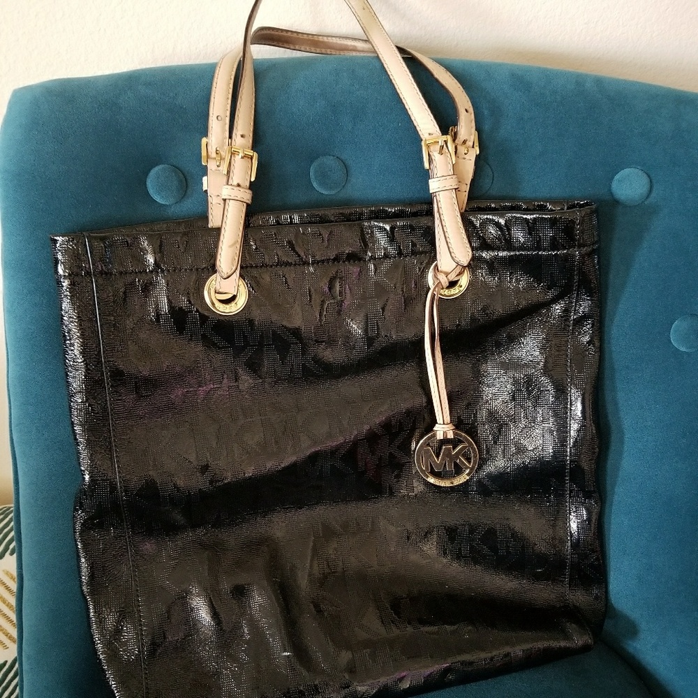 MICHAEL KORS BLACK MK SIGNATURE LEATHER